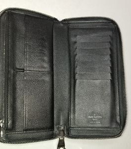 🤶Louis Vuitton Zippy Taiga Vertical purse/wallet